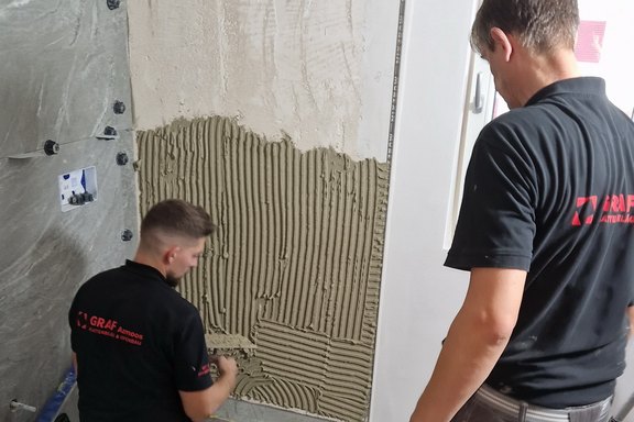 Plattenarbeiten mit 2 Personen für Grossformatplatten 120x120cm